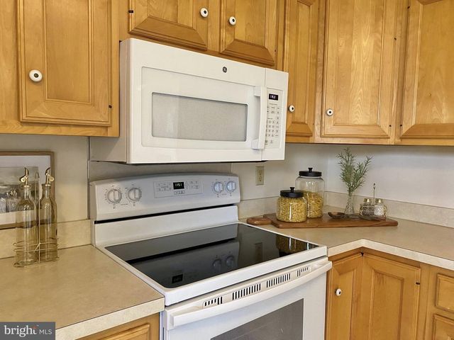 19 SPRINGHOUSE DR, Myerstown, PA 17067