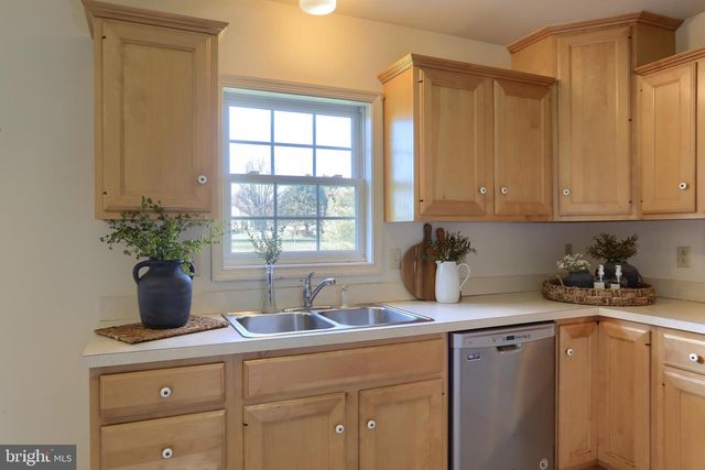 19 SPRINGHOUSE DR, Myerstown, PA 17067