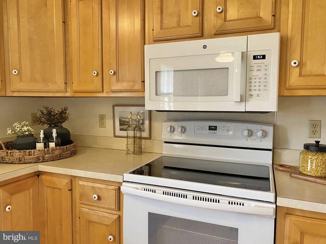 19 SPRINGHOUSE DR, Myerstown, PA 17067