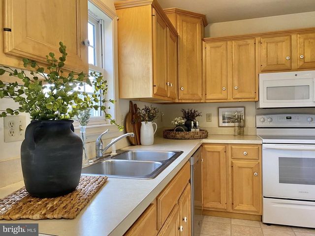 19 SPRINGHOUSE DR, Myerstown, PA 17067