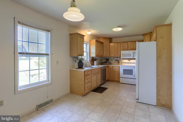 19 SPRINGHOUSE DR, Myerstown, PA 17067