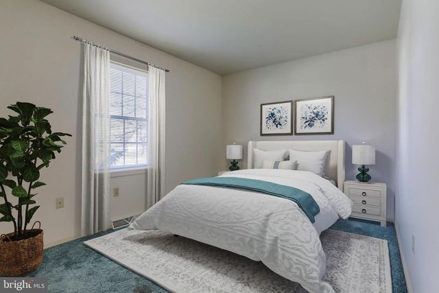 19 SPRINGHOUSE DR, Myerstown, PA 17067