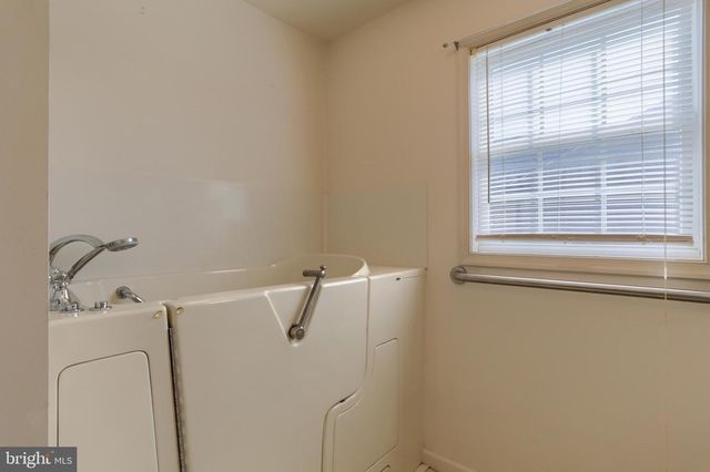 19 SPRINGHOUSE DR, Myerstown, PA 17067