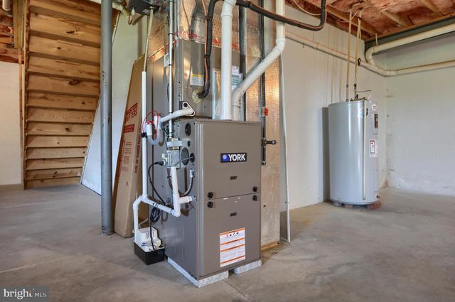 19 SPRINGHOUSE DR, Myerstown, PA 17067