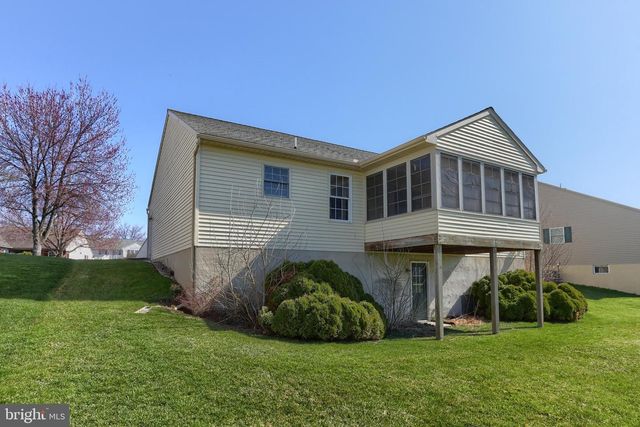 19 SPRINGHOUSE DR, Myerstown, PA 17067