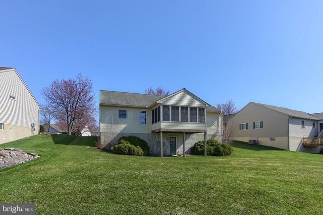 19 SPRINGHOUSE DR, Myerstown, PA 17067