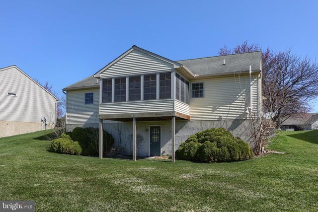 19 SPRINGHOUSE DR, Myerstown, PA 17067