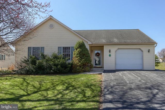 19 SPRINGHOUSE DR, Myerstown, PA 17067
