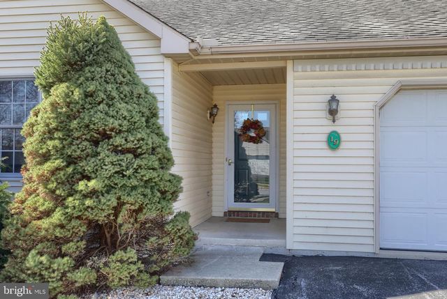 19 SPRINGHOUSE DR, Myerstown, PA 17067