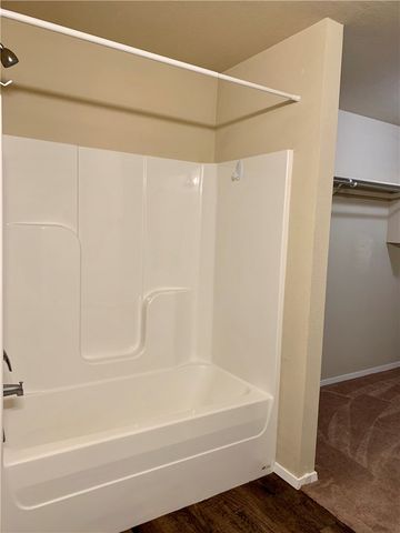 7851 Bridgegate Avenue, Springdale, AR 72762