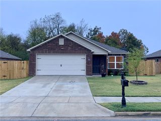 7851 Bridgegate Avenue, Springdale, AR 72762