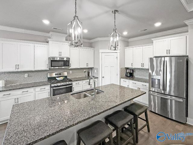 22584 Big Oak Drive, Athens, AL 35613