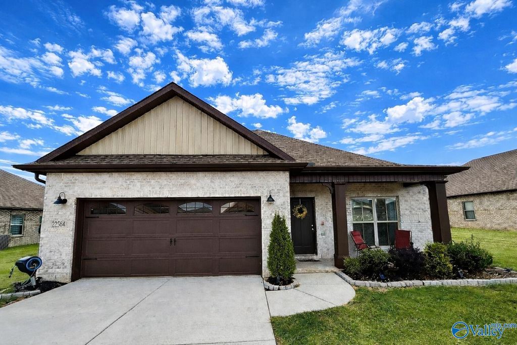 22584 Big Oak Drive, Athens, AL 35613