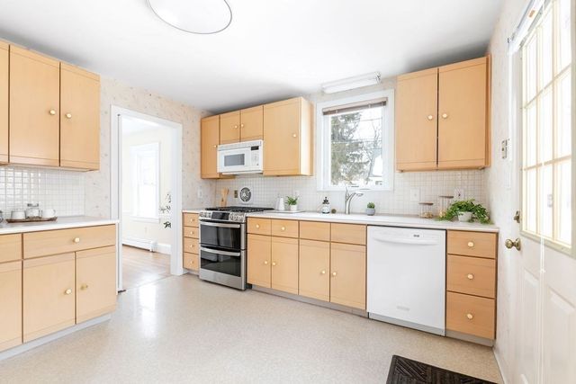 31 Birds Hill Ave, Needham, MA 02492