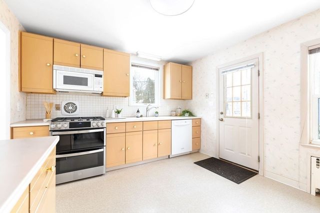 31 Birds Hill Ave, Needham, MA 02492