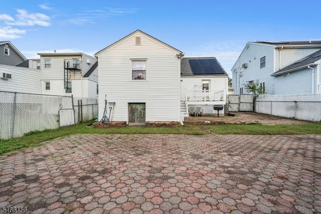 21 Center St, Belleville Twp., NJ 07109