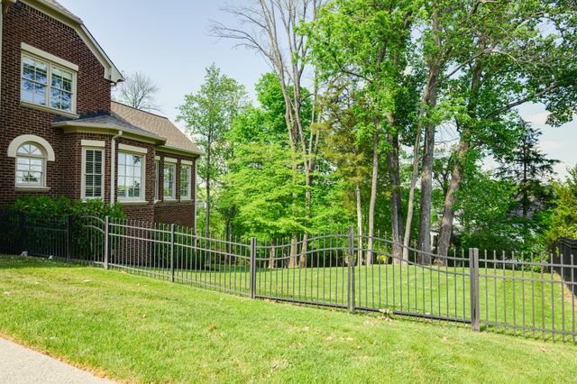 12 Medalist Ct, Brentwood, TN 37027