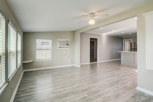 9814 Airways Lane, Galveston, TX 77554