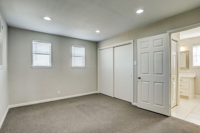 9814 Airways Lane, Galveston, TX 77554