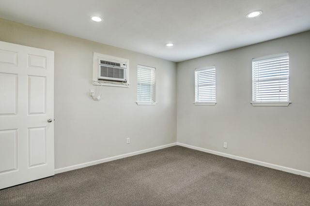 9814 Airways Lane, Galveston, TX 77554