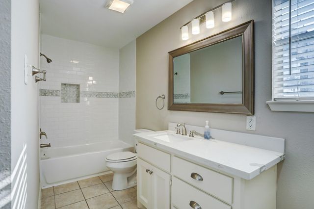 9814 Airways Lane, Galveston, TX 77554