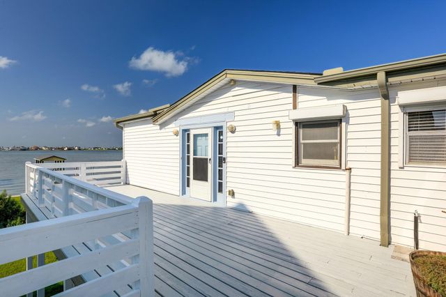 9814 Airways Lane, Galveston, TX 77554