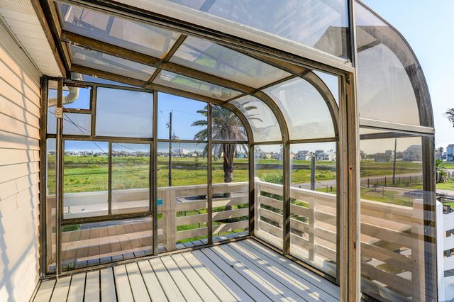 9814 Airways Lane, Galveston, TX 77554