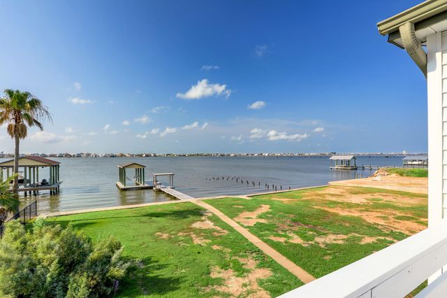 9814 Airways Lane, Galveston, TX 77554