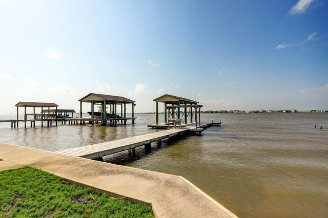 9814 Airways Lane, Galveston, TX 77554