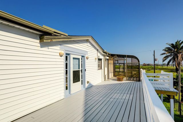 9814 Airways Lane, Galveston, TX 77554