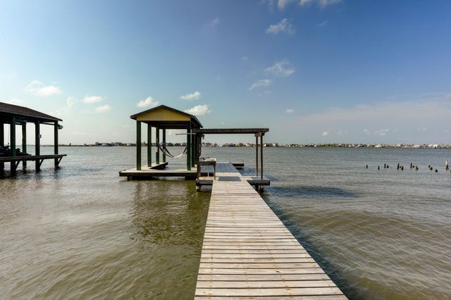 9814 Airways Lane, Galveston, TX 77554