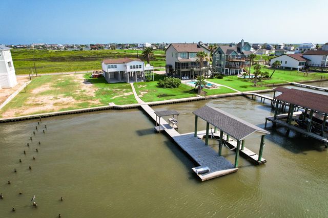 9814 Airways Lane, Galveston, TX 77554