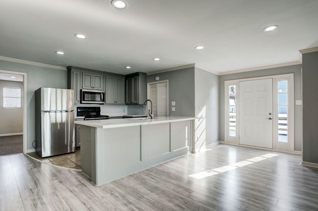 9814 Airways Lane, Galveston, TX 77554