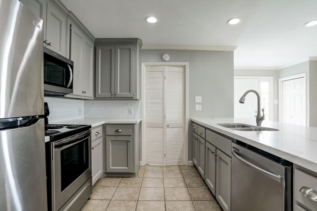 9814 Airways Lane, Galveston, TX 77554