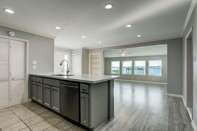 9814 Airways Lane, Galveston, TX 77554