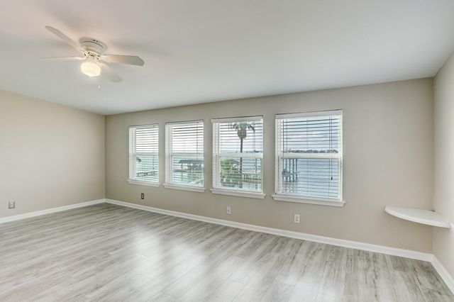 9814 Airways Lane, Galveston, TX 77554