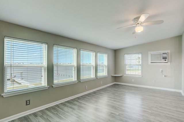 9814 Airways Lane, Galveston, TX 77554