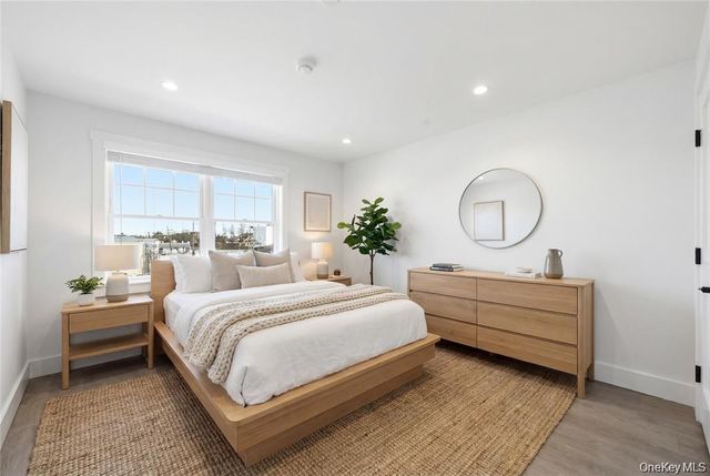 180 Deer Park Avenue 209, Babylon, NY 11702