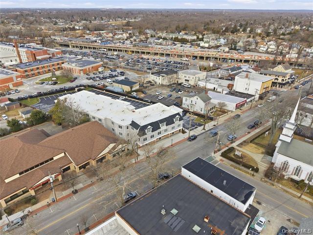 180 Deer Park Avenue 209, Babylon, NY 11702