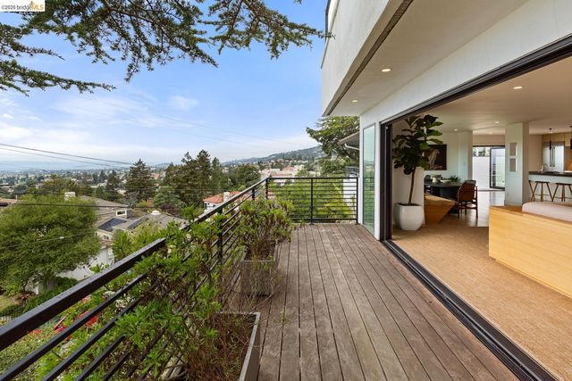 71 Sonia St, Oakland, CA 94618