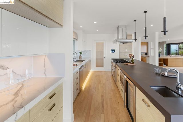 71 Sonia St, Oakland, CA 94618