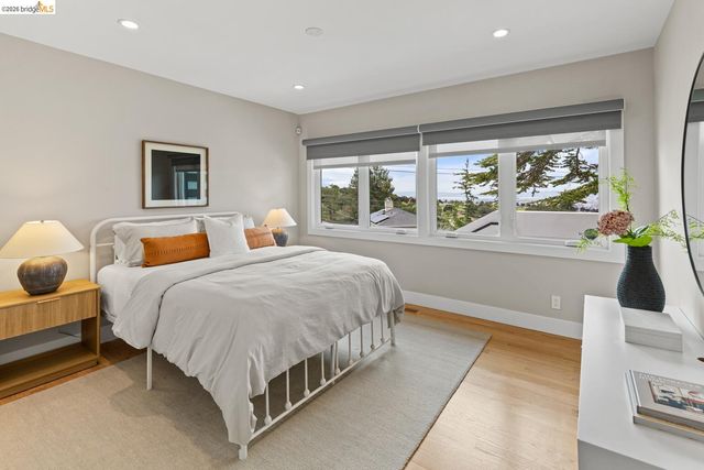 71 Sonia St, Oakland, CA 94618