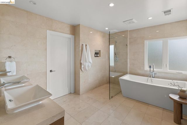 71 Sonia St, Oakland, CA 94618