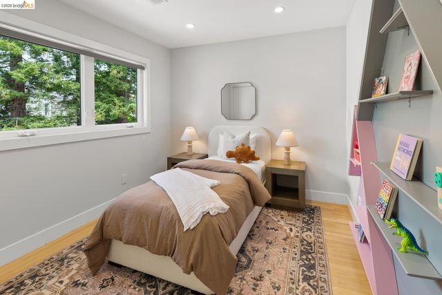 71 Sonia St, Oakland, CA 94618