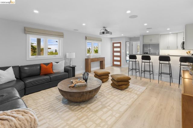 71 Sonia St, Oakland, CA 94618