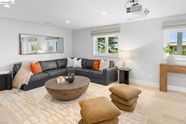 71 Sonia St, Oakland, CA 94618