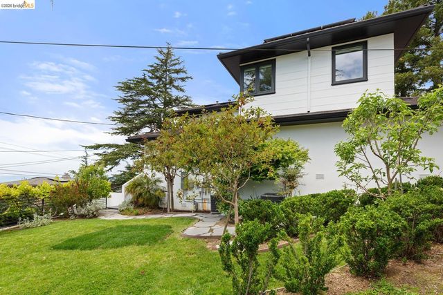 71 Sonia St, Oakland, CA 94618