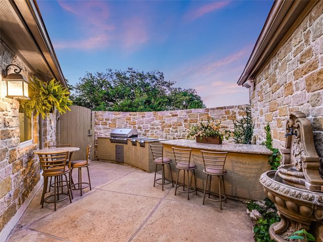 613 Wesley Ridge DR, Spicewood, TX 78669
