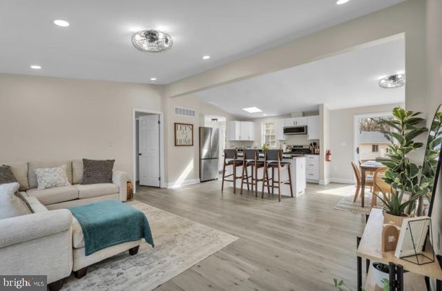 1230 WINSLOW RD, Williamstown, NJ 08094