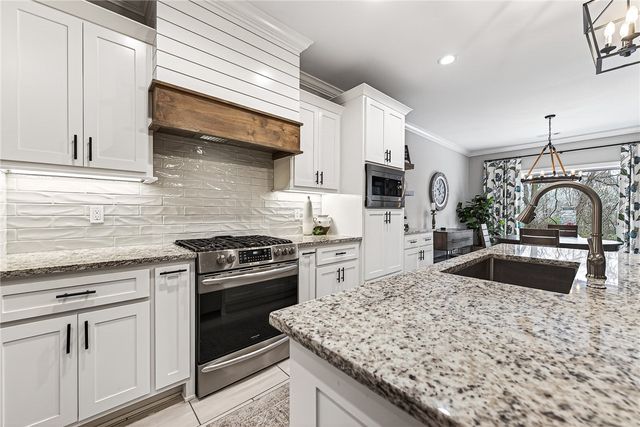 694 N Phoenix Road, Fayetteville, AR 72704